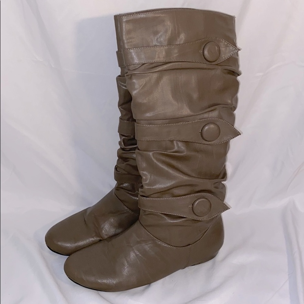 Brown below the knee button detail boots